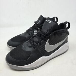 Nike Team Hustle D 9 Basketball Shoes Black White Boys Youth Size 6.5Y Sneakers